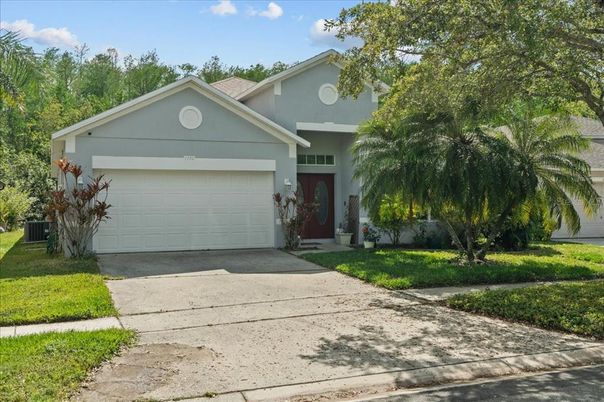 Attached, Exterior, Facade, American Craftsman