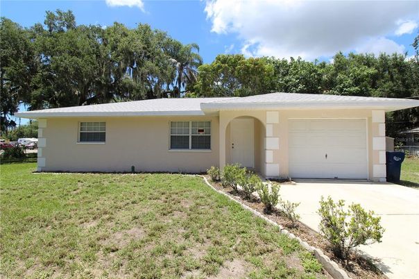 Attached, Exterior, Facade, Ranch