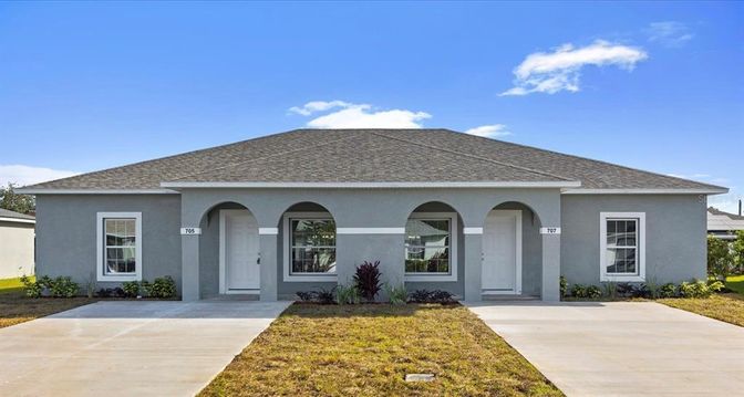 Exterior, Facade, Ranch