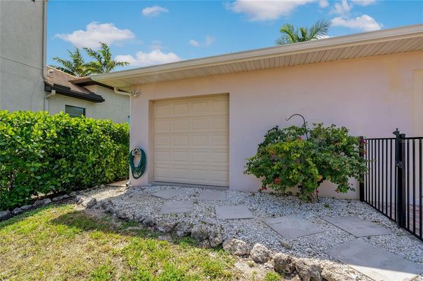 Detached Garage, Exterior