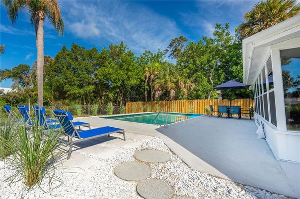Exterior, Pool