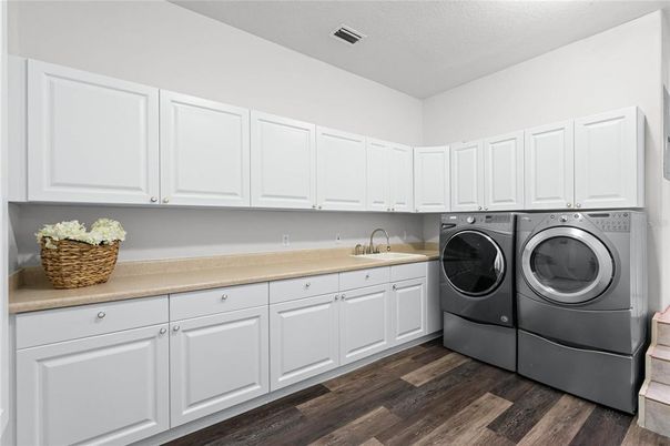 Interior, Washer, Wood Texture Flooring