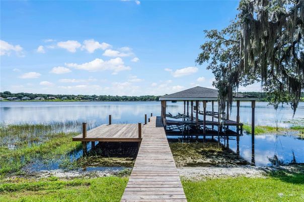 Exterior, Lake
