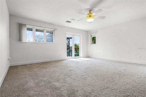 Empty room, Interior