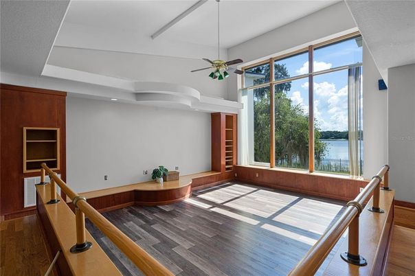 Interior, Recessed Lighting, Wood Texture Flooring