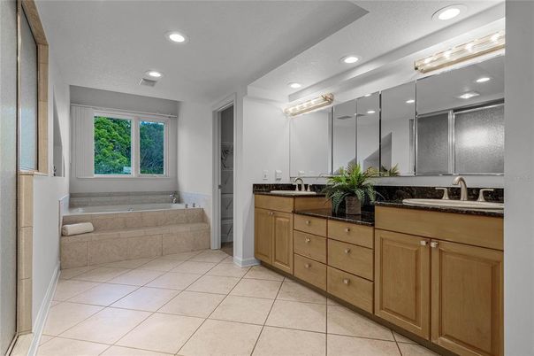 Bathroom, Dual Sink Vanities, Interior, Recessed Lighting