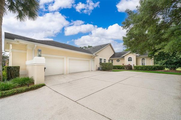 Attached, Exterior, Facade, Ranch