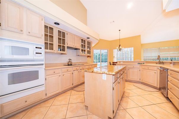 Chandelier, Dining room, Interior, Kitchen, Pendant Lights, Recessed Lighting, Stainless Steel Appliances