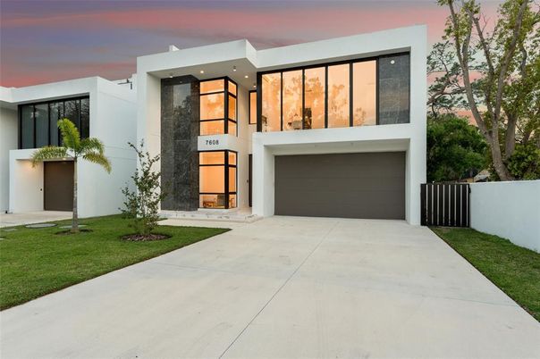 Attached, Backyard, Exterior, Facade, Modern