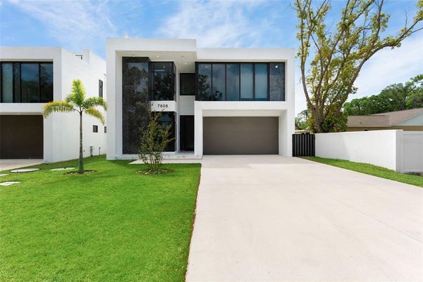 Attached, Backyard, Exterior, Facade, Modern
