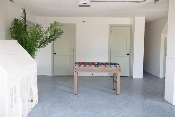 Game Room, Interior