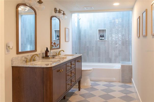 Bathroom, Dual Sink Vanities, Interior, Recessed Lighting