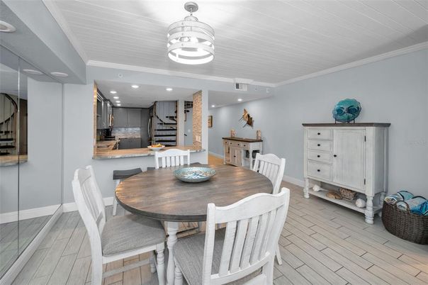 Dining room, Interior, Kitchen, Pendant Lights, Recessed Lighting, Wood Texture Flooring
