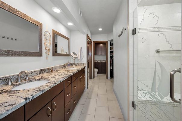Bathroom, Dual Sink Vanities, Interior, Recessed Lighting