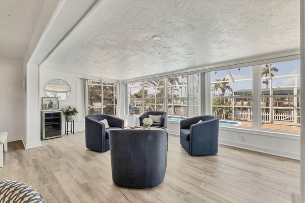 Interior, Living room, Recessed Lighting, Sun Room, Wood Texture Flooring