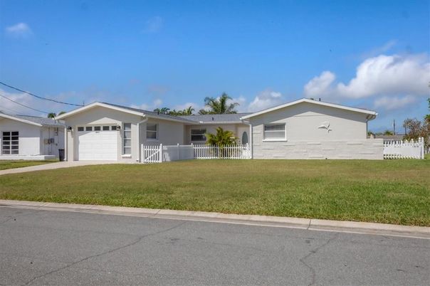 Attached, Exterior, Facade, Ranch