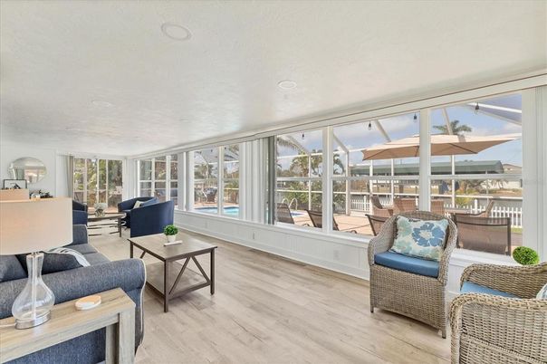 Interior, Living room, Recessed Lighting, Sun Room, Wood Texture Flooring