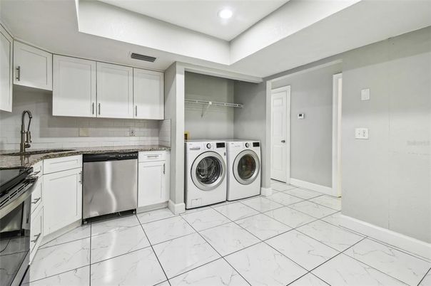 Interior, Marble, Recessed Lighting, Washer