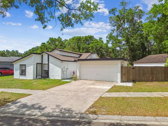 Attached, Exterior, Facade, Ranch