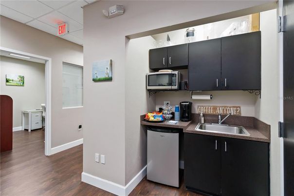 Interior, Kitchen, Washer, Wood Texture Flooring