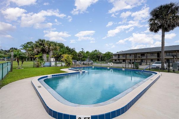 Exterior, Pool