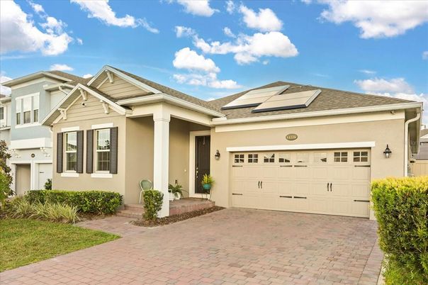 Attached, Exterior, Facade, Solar Panels, American Craftsman