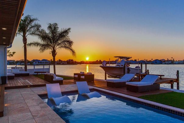 Exterior, Lake, Pool