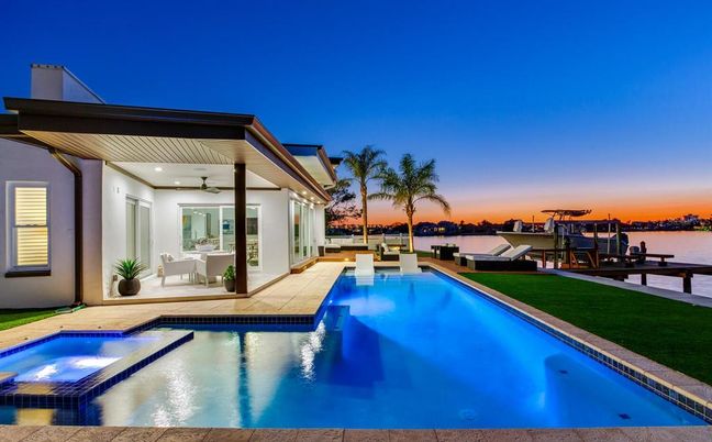 Exterior, Pool