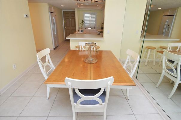 Dining room, Interior, Recessed Lighting