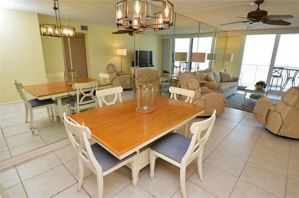 Chandelier, Dining room, Interior, Living room, Pendant Lights
