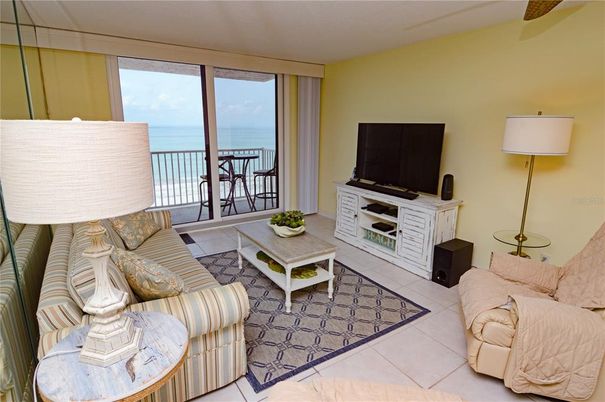 Interior, Living room, Water