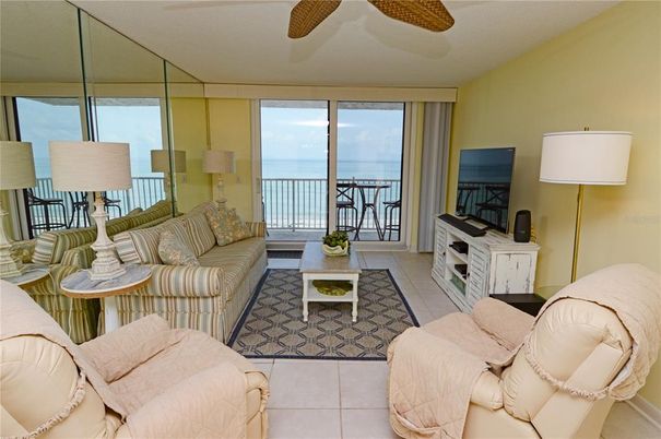 Interior, Living room, Water
