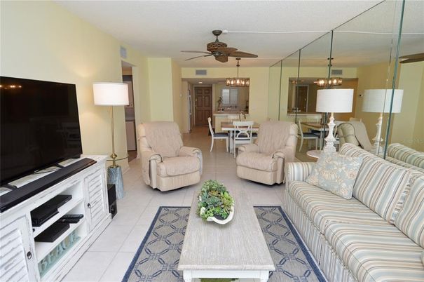 Dining room, Interior, Living room, Pendant Lights