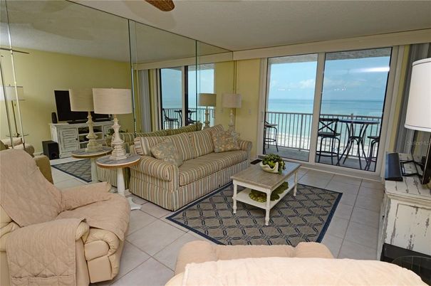 Interior, Living room, Water