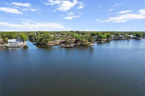 Exterior, Lake