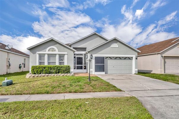 Attached, Exterior, Facade, Ranch