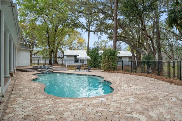 Exterior, Pool