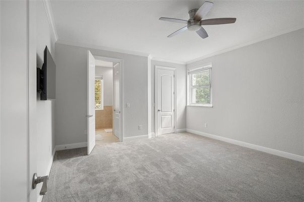 Empty room, Interior