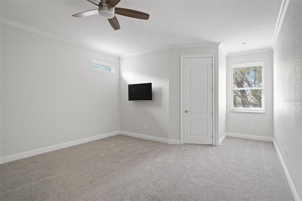Empty room, Interior