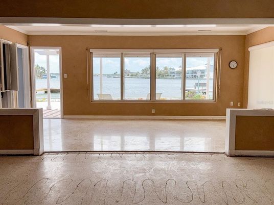 Empty room, Interior, Water