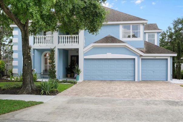 Attached, Exterior, Facade, Mediterranean