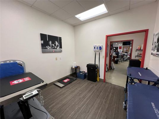 Fitness Equipment, Interior, Recessed Lighting, Wood Texture Flooring