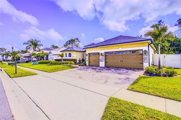 Attached, Exterior, Facade, Ranch