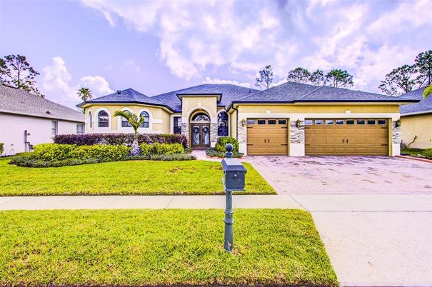 Attached, Exterior, Facade, Ranch