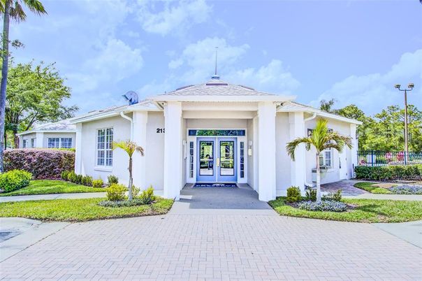 Exterior, Facade, Ranch