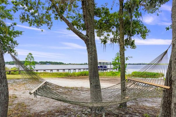 Exterior, Lake