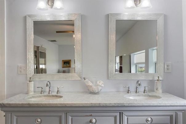 Bathroom, Dual Sink Vanities, Interior