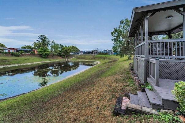 Exterior, Lake