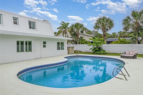 Exterior, Pool