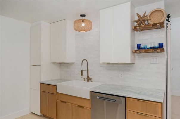 Interior, Kitchen, Pendant Lights, Stainless Steel Appliances